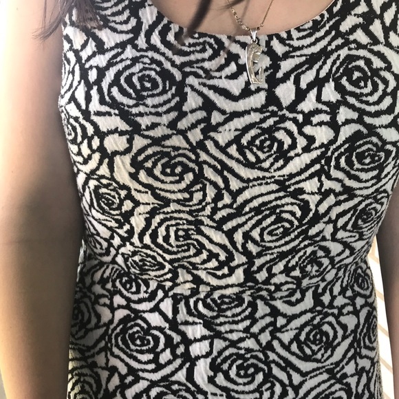 Black and white floral dress - Picture 2 of 3